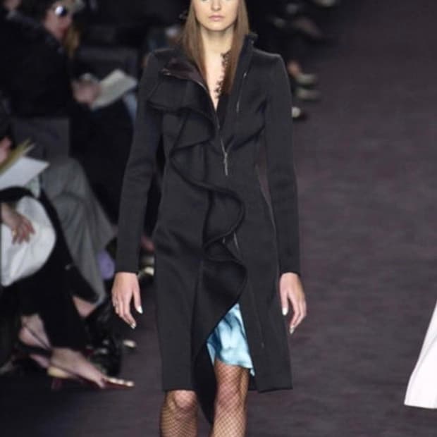 03AW YSL by Tom Ford 런웨이 울 러플 코트