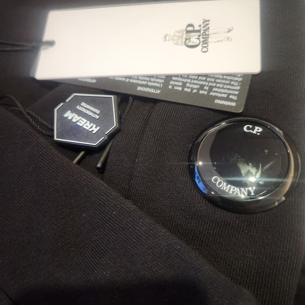 Cp컴퍼니 맨투맨 L사이즈 내용