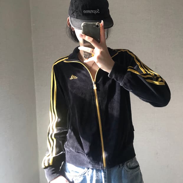 아디다스 블랙 골드 벨벳 져지