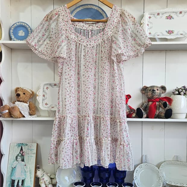 LEST ROSE 플라워 쉬폰 프릴 원피스