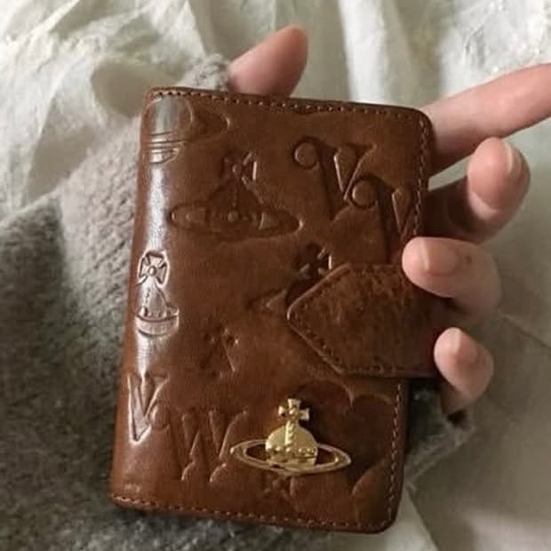 비비안웨스트우드 지갑 구해요!