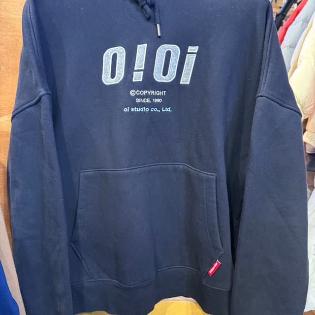 오아이오아이 네이비 후드티