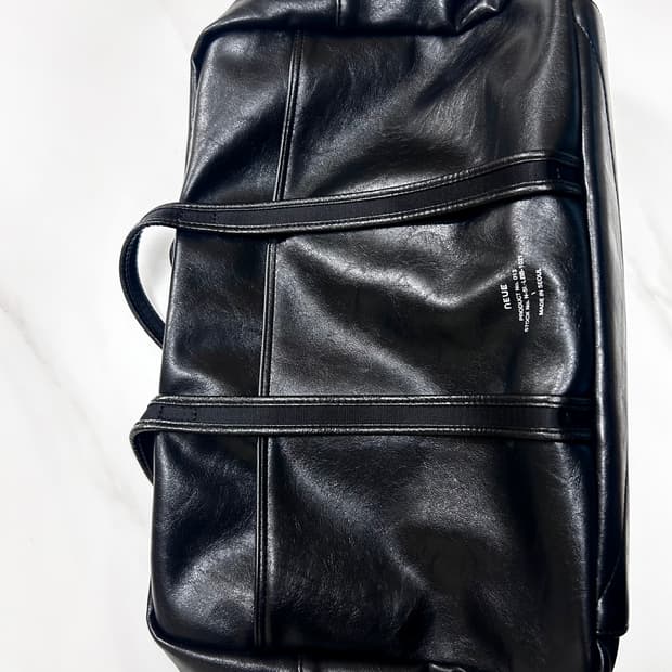 neue노이에 레더 보스턴백 M 블랙-당일 배송