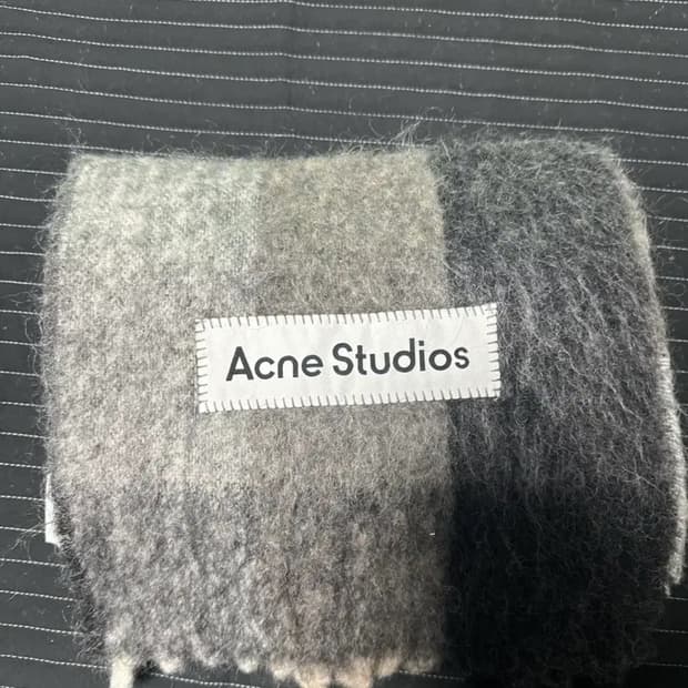 아크네스튜디오 머플러