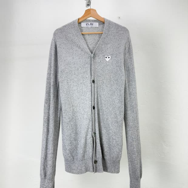 꼼데가르송 플레이 라이트 그레이 모티프 하트 울 가디건