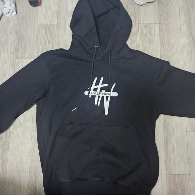 하프나인 후드티