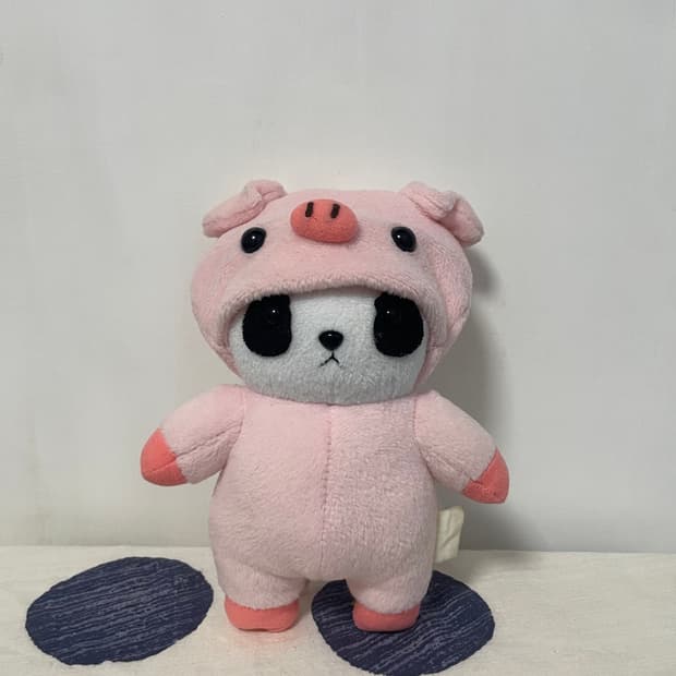 돼지 탈 쓴 판다 인형