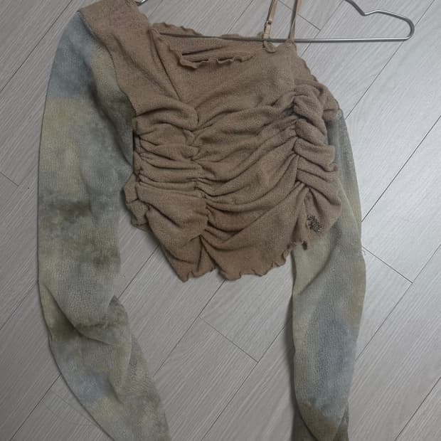 페인오어플레져 aria 오프숄더