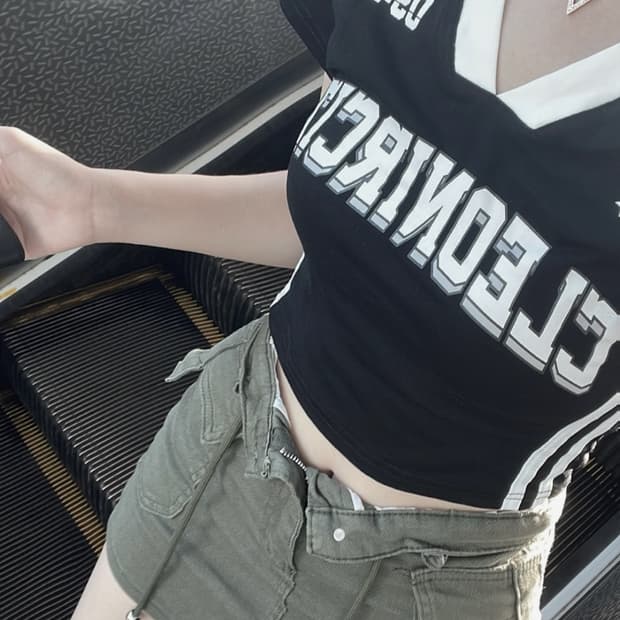 블랙 레터링 크롭 반팔