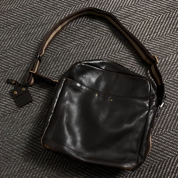 MCM 빈티지 레더 크로스백y 3918