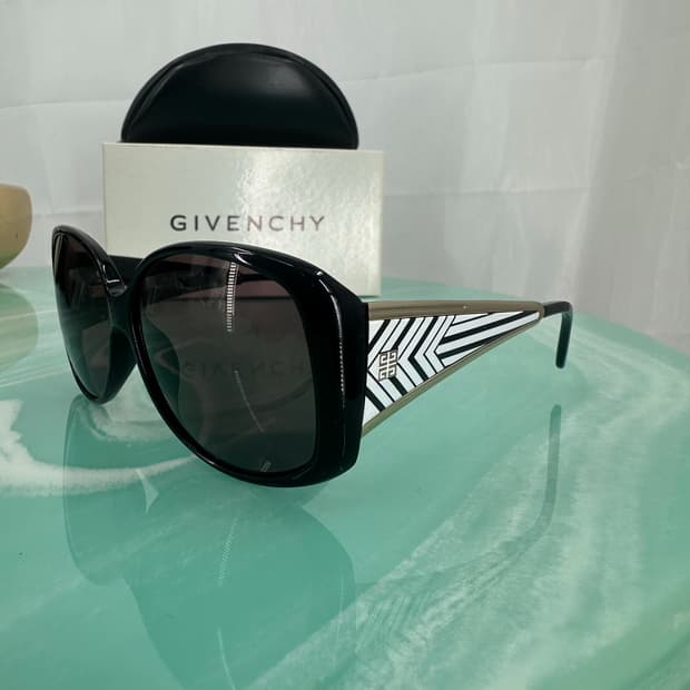 [새상품 무료배송] 하자 있음 - 지방시 선글라스