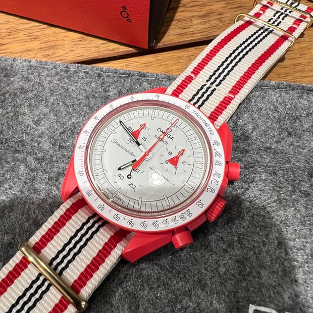 오메가 스와치 문스와치 미션 투 마스 화성 신품판매합니다.