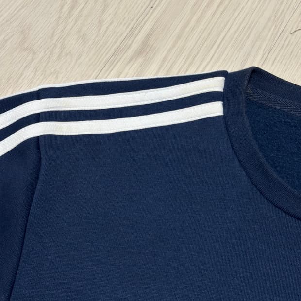아디다스 ADIDAS 삼각로고 사이드라인 맨투맨 네이비