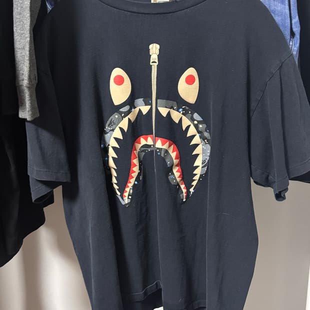 [정품/XL] 베이프(BAPE) 스페이스 카모 샤크 지퍼 반팔 티셔츠