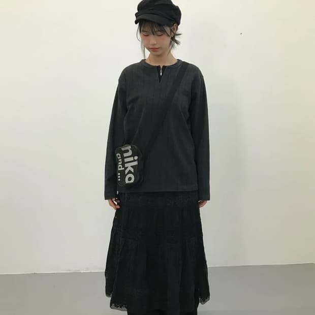 JPN Ribbed Zip Neck Top