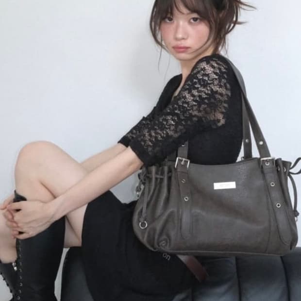 애즈온 숄더백 브라운