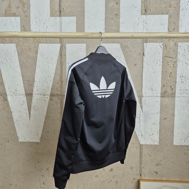 아디다스 삼선 블랙 트랙탑(MT1