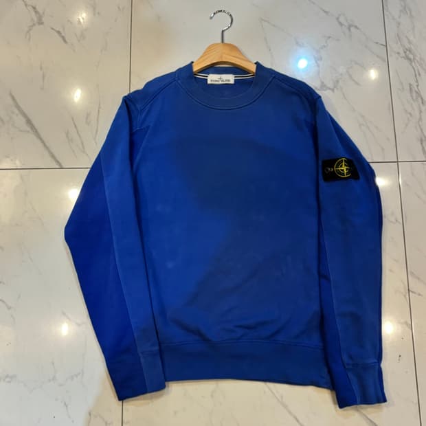 스톤아일랜드 맨투맨 파랑 하늘 