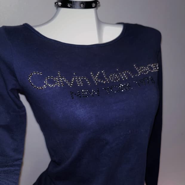Calvin Klein 큐빅 레터링 롱슬리브 xs