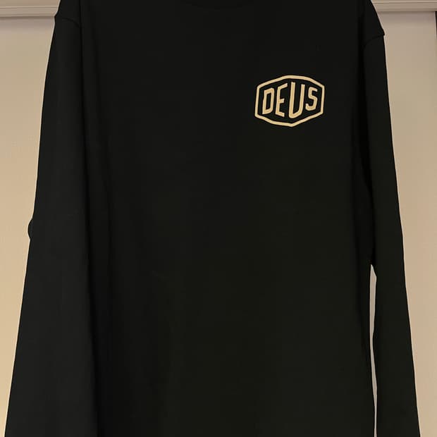 데우스엑스마키나 롱슬리브 새상품 m
