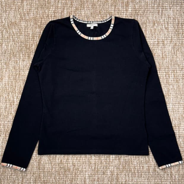 버버리 블랙 긴팔티