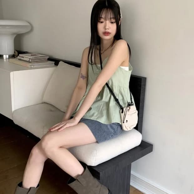 원더원더 커빙 빈티지 브이넥 단추 레이스 끈조절 나시 슬리브리스 그린