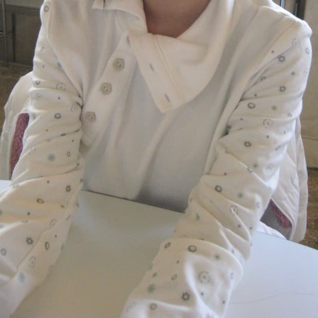 허그유어스킨 플라워 버튼 폴라 화이트 