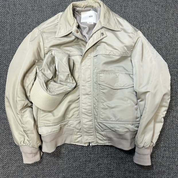 이에이 봄버 자켓