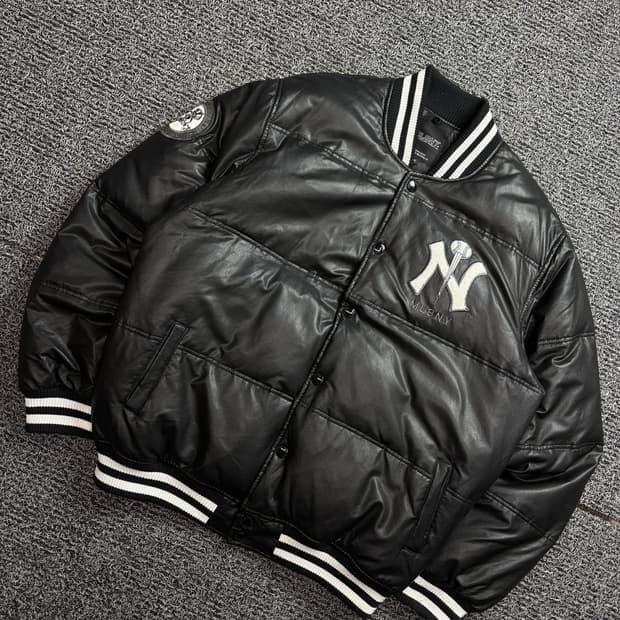 MLB 뉴욕 양키스 빅로고 레더 바시티 푸퍼 다운 패딩 2030