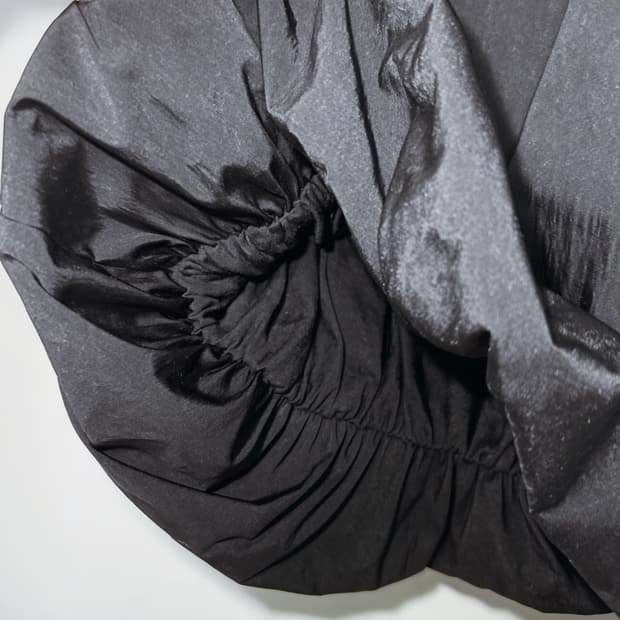 Zara 벌룬 슬리브리스 탑 black