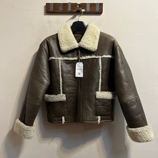 유즈드 시어링 랩스킨 크롭 무스탕 자켓