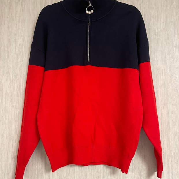 산드로 빨강/검정 배색 하프넥 니트