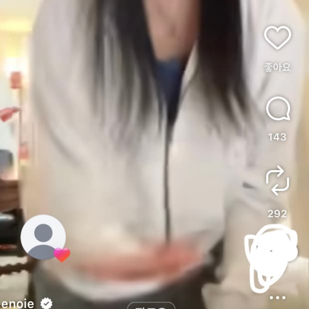 지지비샤 테리 후드집업 화이트 미노이
