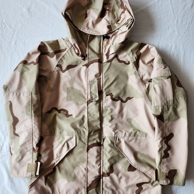 04s US Gore-tex desert camo parka