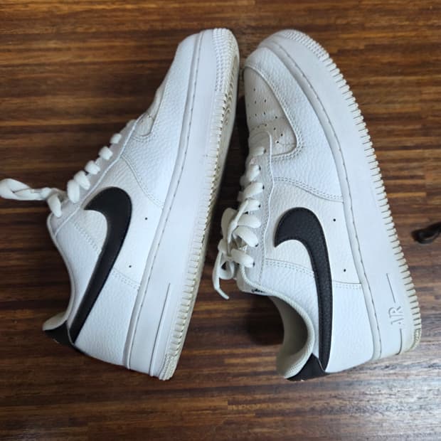 나이키 에어포스 07 검흰 250