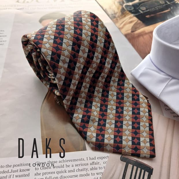 닥스 실크 브라운 기하 패턴 넥타이 9cm A+등급 A18781
