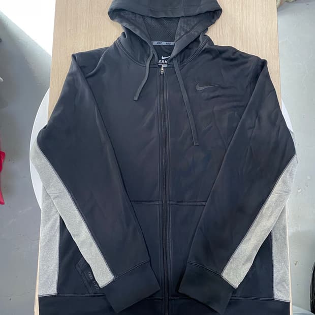 나이키 검정색 후드집업 THERMA-FIT (L)