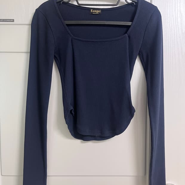 탠저 Tanger SIDE SLIT TOP NAVY