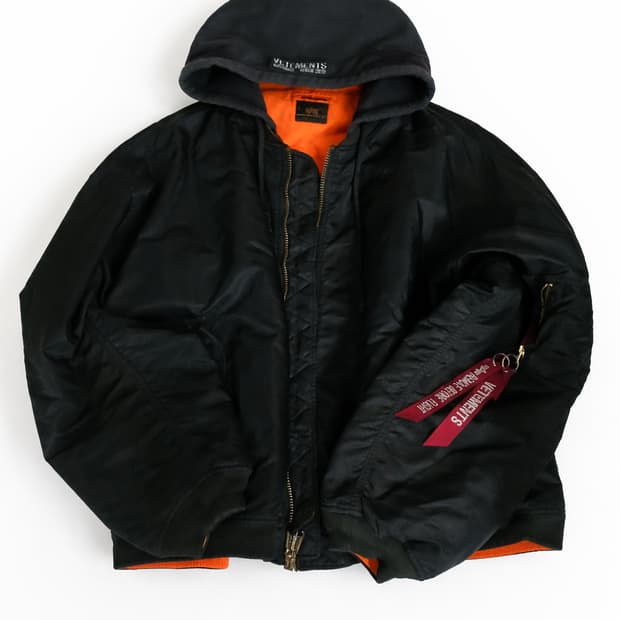 베트멍.알파인더스트리 후드 항공점퍼 한정판 리버시블