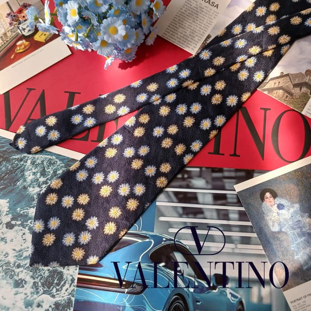 발렌티노 실크 네이비 플라워 패턴 넥타이 9.9cm A+등급 A19827