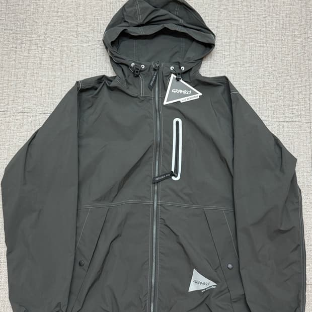 앤드원더 그라미치 콜라보 바람막이 L사이즈
