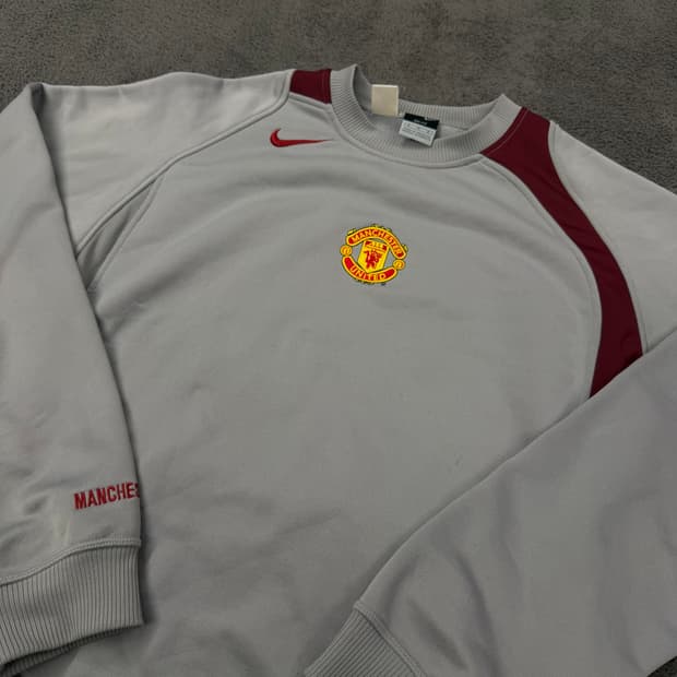 [정품/M,100] 나이키 스우시 맨체스터 유나이티드 맨투맨