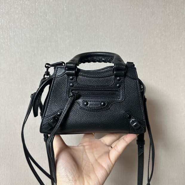 발렌시아가 네오 클래식 나노 블랙