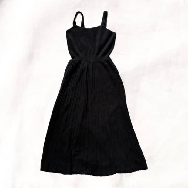 플라스틱 아일랜드 플리츠 롱 원피스