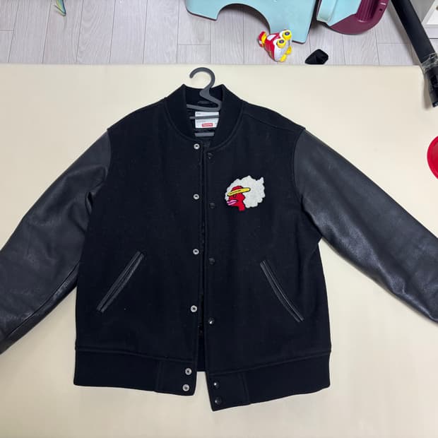 17FW 슈프림 곤즈 바시티 자켓 