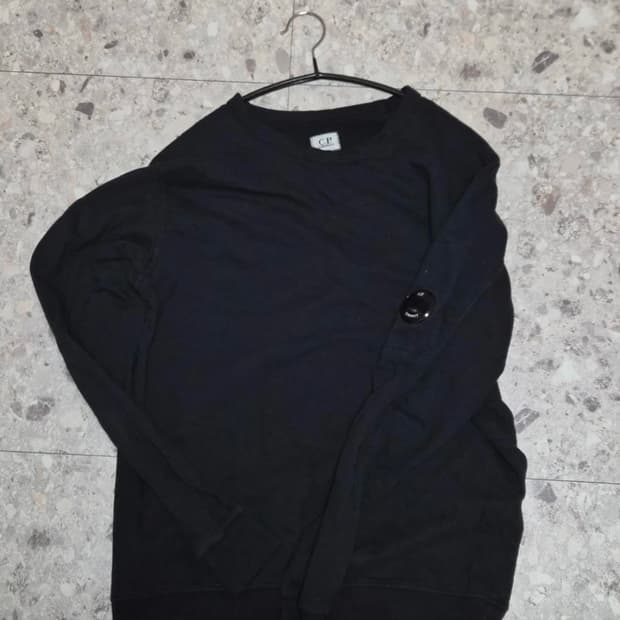 cp컴퍼니 렌즈 맨투맨