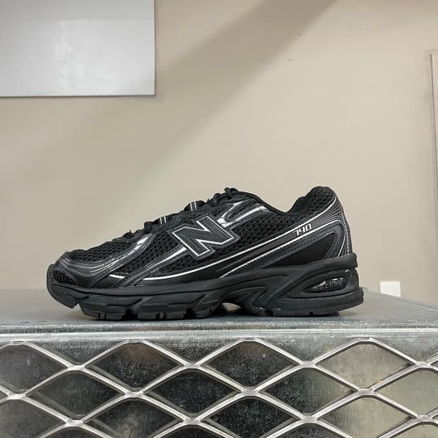 뉴발란스 740 블랙 230