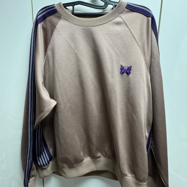 needles 새틴핑크 맨투맨