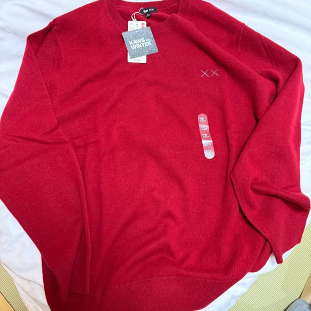 유니클로 KAWS 캐시미어니트 레드(새상품)