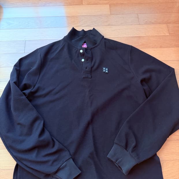 아더에러 긴팔카라티